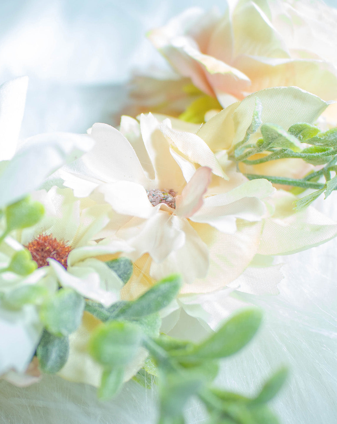 Desert Bloom - Beige Bloemen Haarband | Handgemaakte Haaraccessoire voor Magische en Elegante stijlen | by Odette Design