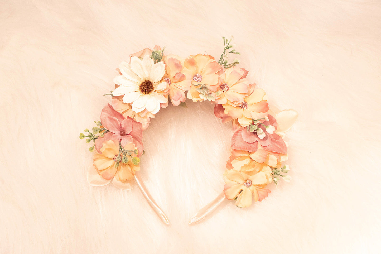 Faded Elegance - Oud Roze Bloemenhaarband | Handgemaakte Haaraccessoire voor Magische en Elegante stijlen | by Odette Design